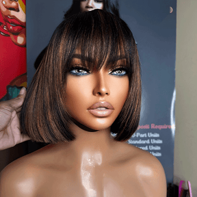 𝑼𝒘𝒂𝒗𝒚 𝑷𝒓𝒆𝒎𝒊𝒖𝒎 𝑳𝒊𝒏𝒆 Pour Débutants Glueless Bob Perruque Cheveux Humains Avec Mèches Brunes Et Frange Lisse
