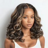 𝑼𝒘𝒂𝒗𝒚 𝑷𝒓𝒆𝒎𝒊𝒖𝒎 𝑳𝒊𝒏𝒆 Glueless Couleur Blond Highlight 5x5 Capuchon Réglable Perruque Sans Colle Loose Wave